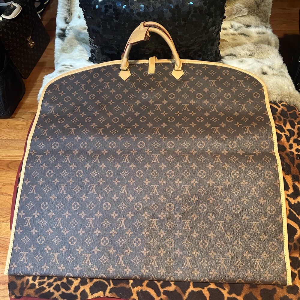 Louis Vuitton M23432 Monogram Canvas
Cloth Hanger/ Garment Cover